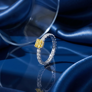 Bague de fiançailles solitaire en diamant jaune de laboratoire taille coussin, avec bande pavée en or blanc, bijou fin pour promesse ou mariage, cadeau - Product Image 4