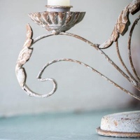 Candelabro de Metal Rústico con Diseño de Hojas y Flores, Portavelas de Hierro Vintage con Logotipo Personalizado Hecho a Mano, Decoración para el Hogar