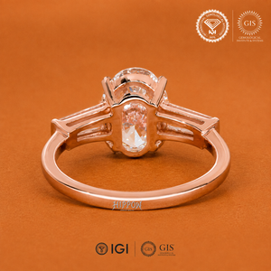 Bague de fiançailles ovale à trois pierres de 2,70 carats, baguettes coniques latérales, bague de mariage en diamant, bague trilogie pour elle, bague faite à la main - Product Image 4