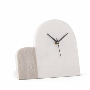 Horloge élégante en marbre en forme de diamant avec chiffres romains, horloge décorative de luxe avec accents dorés, horloge de bureau moderne - Product Image 2