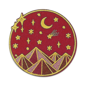 Écussons brodés sur mesure en tissu sergé écologique de haute qualité, badges tissés en forme de cœur brodés à la machine pour chapeaux - Product Image 2