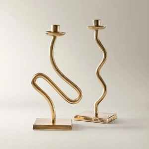 Ensemble de bougeoirs modernes en métal doré ondulé, design abstrait en forme de serpent, pour bougies coniques, décoration de table de luxe créative et unique pour la maison - Product Image 1
