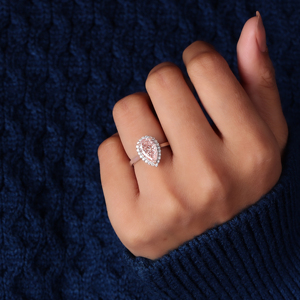 Bague en or blanc 10 carats avec diamant de laboratoire rose poire de 2 carats, certifiée IGI, pour un anniversaire - Product Image 4