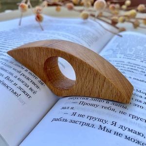 Support de livre moderne en bois pour un maintien facile des pages, améliorant la commodité de la lecture avec un simple outil en bois. - Product Image 6