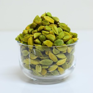 Cardamomo Verde Aromático Fresco en Cápsulas Enteras con Rico Sabor Natural, Apariencia Uniforme y Cosecha Cuidadosamente Seleccionada - Product Image 1