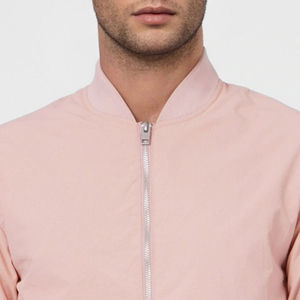 Chaqueta bomber para hombre fabricada en Pakistán, en stock, para uso casual, a bajo precio, en venta, con la mejor calidad OEM a bajo costo. - Product Image 4