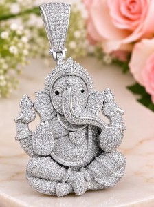 Colgante de Moissanita Ganesha de Plata 925 Bañado en Oro con Engaste de Garra, Joyería para Regalo de Boda o Fiesta - Product Image 6