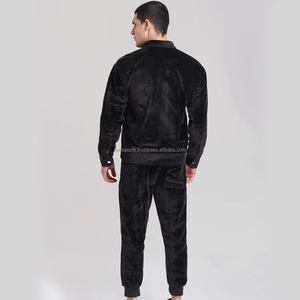 Chándal de terciopelo clásico personalizado OEM 2024 para hombre, terciopelo informal negro con bolsillo frontal, tela pesada - Product Image 2