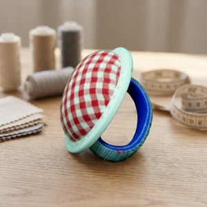AA0281 Wrist <b>Pin</b> Cushion with hook & Loop | Round Checkered <b>Pin</b> Cushion <b>Sewing</b> Accessory Simple Textile Portable Convenient - Product Image 4