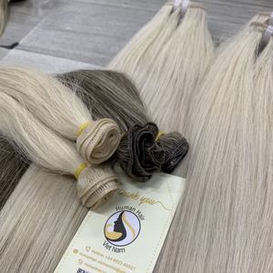 Paquet de trame de cheveux bouclés birmans bruts en platine noir naturel Extensions de cheveux humains russes doux avec style de vague naturelle - Product Image 3