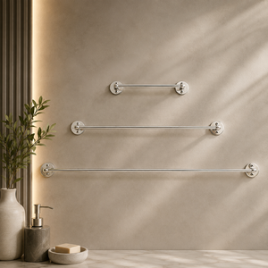 Ensemble de porte-serviettes mural en métal au design minimaliste avec finition chromée et trois barres pour salle de bain moderne - Product Image 1