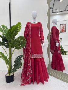 Conjunto de Traje Sharara Moderno de Primera Calidad en Georgette Sintética con Bordado y Lentejuelas |   Traje de Fiesta de Secado Rápido con Dupatta para Mujer - Product Image 3