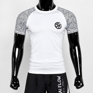 เสื้อรัดรูปซามูไรโฟลว์สำหรับผู้ชาย รุ่นรักษ์โลก น้ำหนัก 220 กรัม แห้งเร็ว แขนยาว สำหรับฝึกซ้อม สีขาวดำ พิมพ์ลายโลโก้ด้านหน้า - Product Image 6