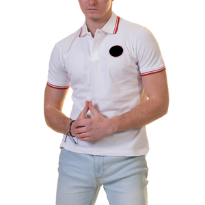 Polo homme blanc à manches courtes avec bordure rouge et logo noir, en coton piqué respirant, coupe classique. - Product Image 3