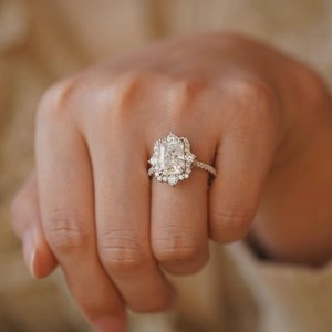 Bague Halo Classique en Moissanite Taille Radiant 5 Carats, en Argent Sterling 925 Original, Cadeau d'Anniversaire ou de Promesse, Idéale pour les Fêtes et les Charmes - Product Image 4