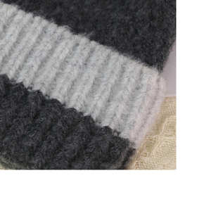 Gorro de Punto Unisex Gris a Rayas con Contraste de Color, Gorro de Invierno Cálido con Puño, Logotipo Personalizado - Product Image 5