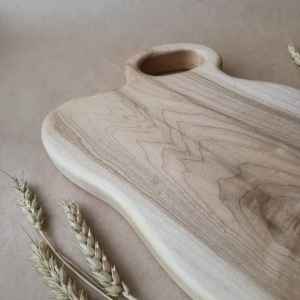 Planche à découper en bois massif de noyer de qualité supérieure, planche à découper en bois massif sur mesure, planche à servir avec rainures pour le jus - Product Image 5