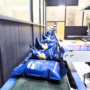 ข้าวหอมมะลิพรีเมียม ตราบลูซิลค์ ได้รับการรับรองฮาลาล เมล็ดหอม กลิ่นหอม สำหรับส่งออกจำนวนมาก ตะวันออกกลาง สหรัฐอาหรับเอมิเรตส์ กาตาร์ ราคาโรงงานถูกที่สุด/ ANNA D - Product Image 5