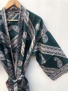 Robe longue en soie douce et confortable, style sari, kimono bohème, vêtement de détente, directement du grossiste, tenue de nuit, col en V, robe longue recyclée - Product Image 5