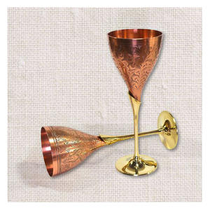 Gobelet à vin artisanal en laiton traditionnel, durable, avec gravure artistique, style vintage, accessoires de bar, capacité de 500 ml - Product Image 5