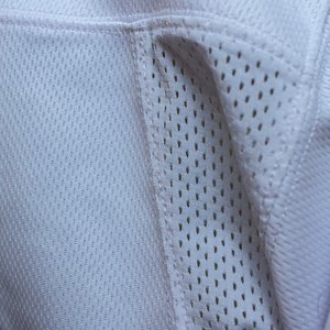 Maillot de football personnalisé en gros, rayures bleues et blanches classiques, short anti-bactérien, entièrement sublimé, imprimé par transfert thermique - Product Image 3