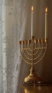 Menorá de Aluminio Dorado Hecha a Mano, Ecológica y Personalizable, de 9 Brazos, Candelabro de Lujo para Hanukkah, Portavelas Judío Texturizado al por Mayor - Product Image 5