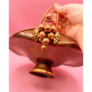 Bol de présentation de friandises et de fruits rond au design fabuleux, en cuivre martelé, pour accessoires de cuisine. - Product Image 6