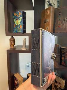 สมุดบันทึกปกหนังสีดำทำมือ สไตล์โกธิค ลายโครงกระดูก 'The Lovers' พร้อมกระดาษคอตตอนขอบดิบแบบวินเทจ - Product Image 3