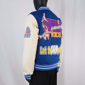 Veste varsity bleue pour homme avec motifs brodés, logo brodé au dos, style streetwear, fermeture éclair, coupe classique. - Product Image 4