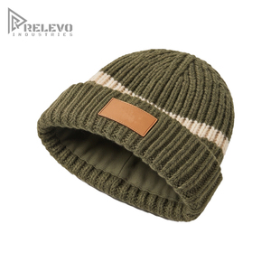 Bonnet d'hiver personnalisé en tricot côtelé rayé avec revers, patch en cuir gaufré, bonnet chaud en laine et acrylique pour activités de plein air - Product Image 2