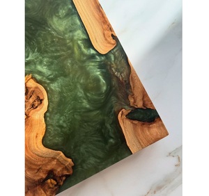Planche à découper en bois naturel avec résine époxy pour une cuisine saine, bord lisse, planche de cuisine en bois et résine époxy de qualité supérieure, fabriquée à la main - Product Image 1