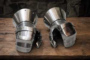 Guantes de acero de estilo medieval con dedos puntiagudos para uso coleccionable - Product Image 2