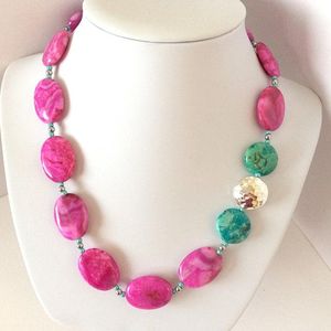 Collier en résine écologique avec des motifs personnalisables pour les occasions décontractées, de bureau, de festival et de cadeaux, disponible à un bon prix - Product Image 1