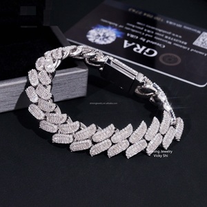 Pulsera de Lujo con Eslabones Cubanos de Moissanita Iced Out, Joyería Hip Hop, Pieza Destacada con Diamantes VVS1 Baguette - Product Image 4