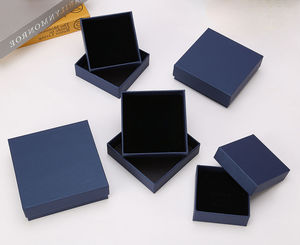 Caja de Regalo Rígida de Lujo para Velas con Tapa y Base, Empaque Personalizado con Laminado Mate o Brillante, Caja Rígida Superior e Inferior Personalizada - Product Image 4