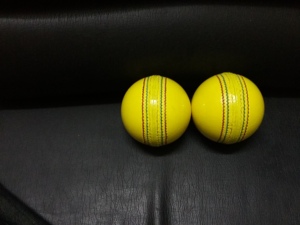 ลูกคริกเก็ตหนังสำหรับเล่นในร่ม - Product Image 4