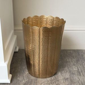 Poubelle de jardin aux tons chauds de la plus haute qualité, résistante aux intempéries, idéale pour les patios et les espaces extérieurs. - Product Image 3