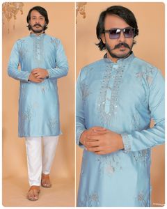Ensemble Kurta Pyjama Brodé Dernière Collection, Tenue Traditionnelle Indienne et Pakistanaise pour Hommes, Ornée de Paillettes, Idéale pour Mariages - Product Image 4
