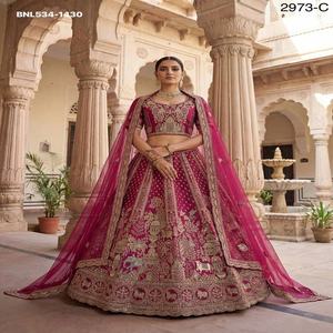 Tenue de mariage en soie Gadhwal avec broderie dorée et motifs, fil Zari et sequins, travail de diamants, Lehenga Choli, exportateur indien - Product Image 1