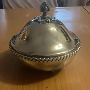 Cacerola de Acero Inoxidable Aislada, Duradera y Elegante |   Calor Duradero, Antiadherente y Ecológico para Todo Tipo de Estufas - Product Image 1