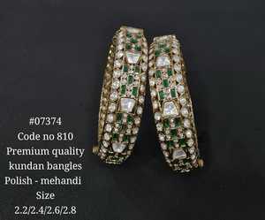 กำไลข้อมือคุนดัน 07374 สีเขียวขาว ประดับด้วยหิน กำไลคุนดันสำหรับเจ้าสาว กำไลชุบเมเฮนดี เครื่องประดับหินสำหรับงานปาร์ตี้และงานแต่งงาน - Product Image 2