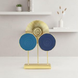Adorno de Ventilador Metálico Dorado con Detalles Circulares Azules, Decoración de Mesa Moderna para Interiores - Product Image 6