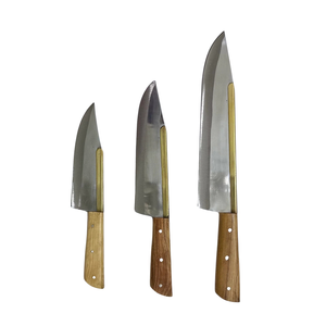 Couteaux de cuisine en acier inoxydable argenté de qualité supérieure avec manches en bois brun naturel, trois tailles de lames différentes pour couper la viande et les aliments - Product Image 1