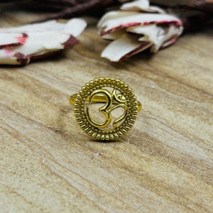 Bagues Om au design bohème, cercles en laiton plaqué or 18 carats pour femmes, bijoux délicats religieux, spirituels et de yoga pour la vente en gros/OEM/ODM - Product Image 3