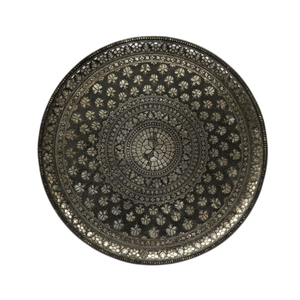 Bandeja de Servir Té Marroquí Hecha a Mano, de Latón Plateado, Redonda, Decorativa Oriental, con Grabados Geométricos Intrincados - Product Image 3