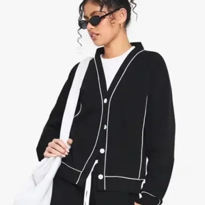Ensemble de survêtement 3 pièces personnalisable en polyester pour femme, idéal pour l'entraînement et la course, motif uni, haut de sport hiver, vente en gros - Product Image 1