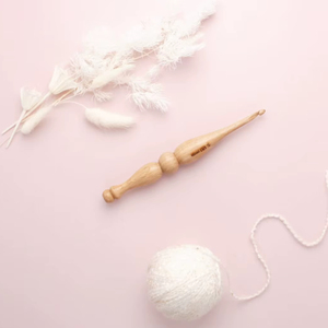 Ganchillo de Madera Pulida Hecho a Mano, Material Ecológico y Sostenible, Seguro para Estándares de Producción Ecológicos - Product Image 1