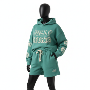 ชุดเซ็ตฮู้ดดี้และกางเกงขาสั้นสำหรับผู้หญิง ผ้าฝ้ายผสมโพลีเอสเตอร์เนื้อฟลีซ ประดับโลโก้ด้วยคริสตัลแบบ Hotfix ฮู้ดดี้ผ้าฝ้าย 100% และกางเกงขาสั้น - Product Image 4