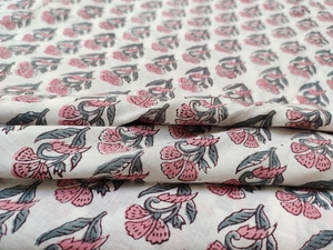 Tissu 100% Coton Écologique Léger Imprimé à la Main Motif Floral Violet Buti Indien Sanganeri pour Robes et Vêtements Filles Garçons - Product Image 2