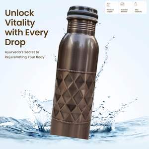 Botella de Cobre Puro Helf Diamond de 1 Litro Hecha de cobre de alta calidad diseñada en forma de botella de cobre tradicional y de larga duración. - Product Image 1